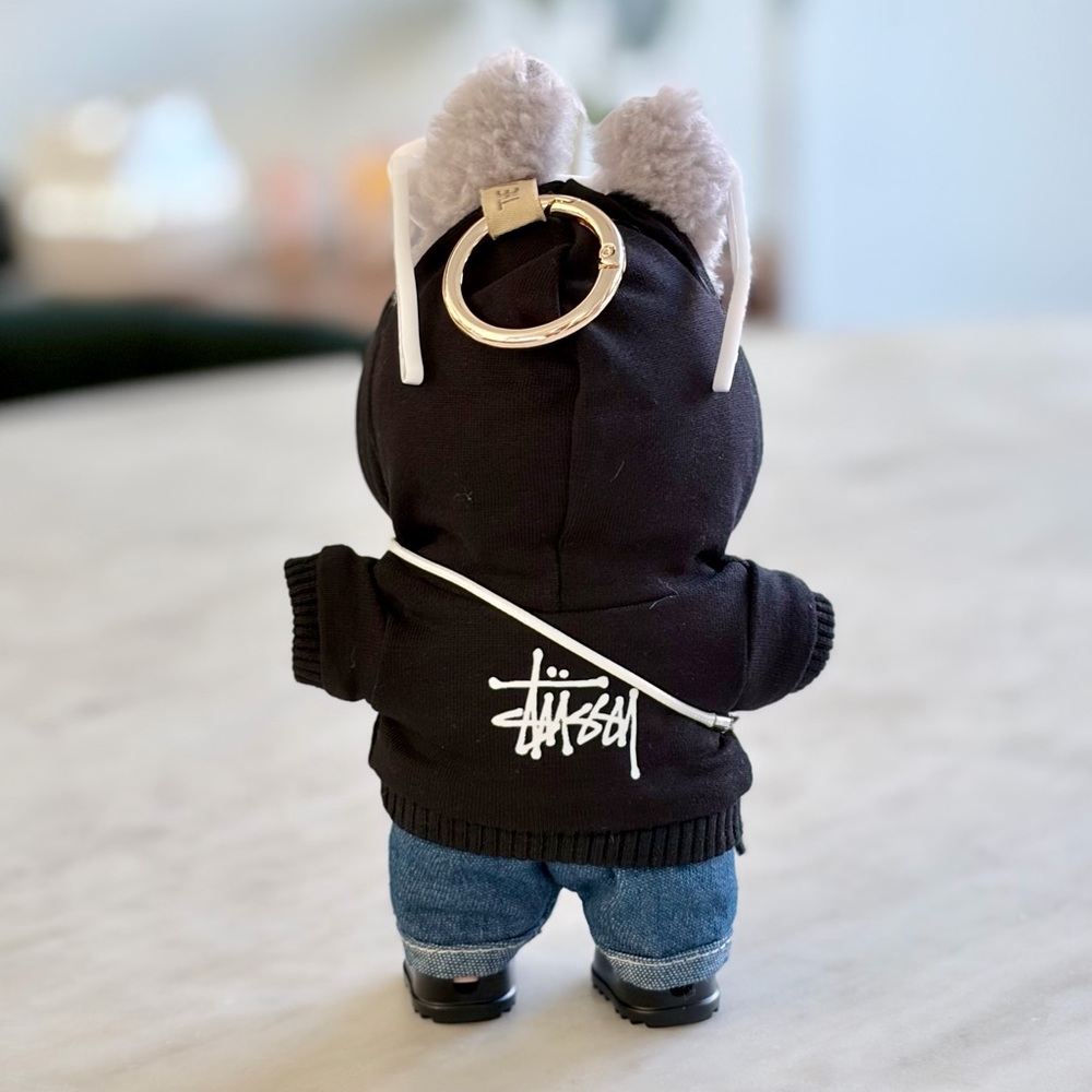 Hoodie and denim Labubu outfit - Picture 2 of 3